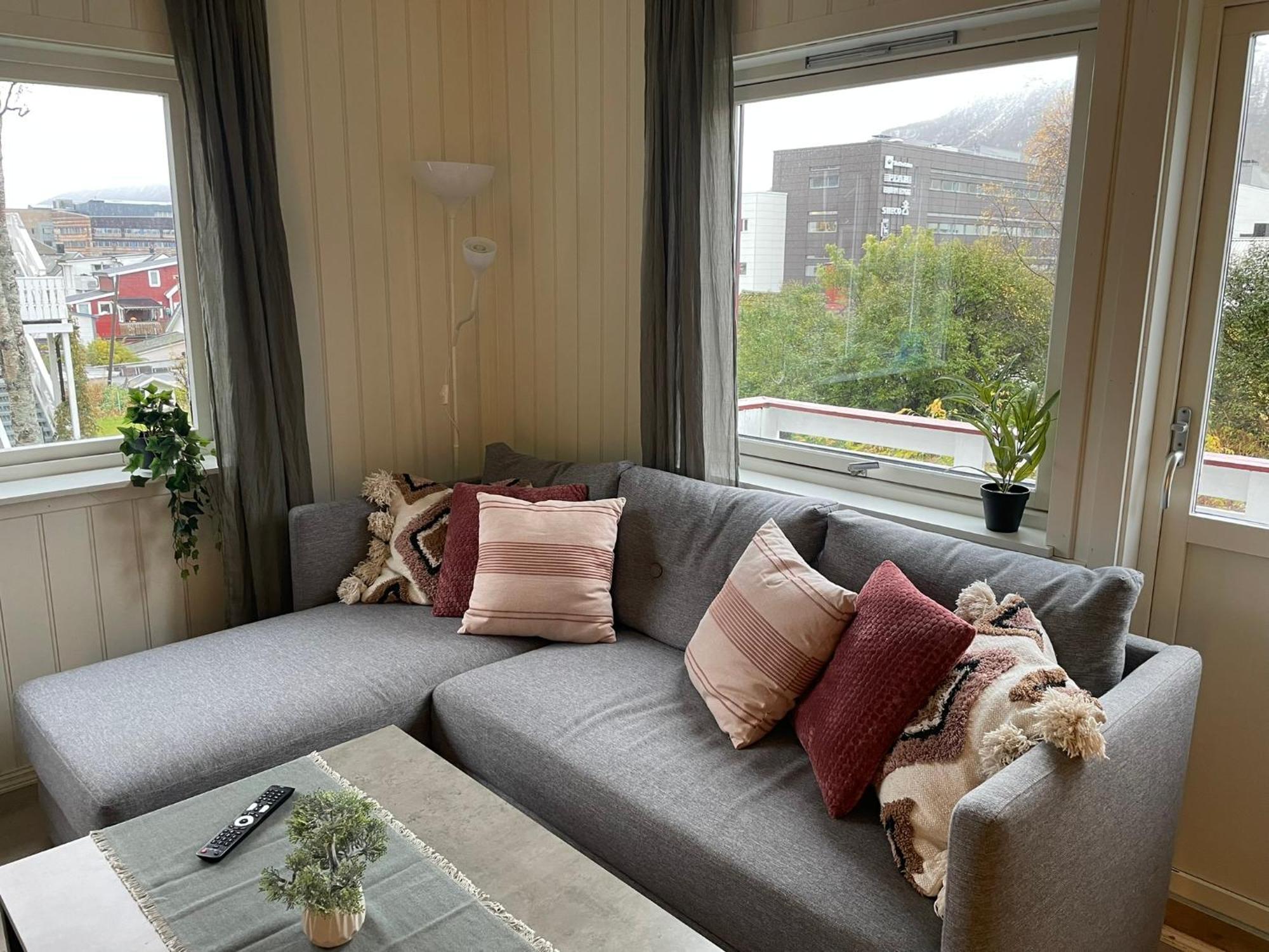 Centrally Located Apartment With 2 Bedrooms And Free Parking 트롬쇠 외부 사진